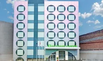 Exterior of Wyndham Garden Brooklyn Sunset Park.
