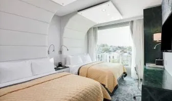 Day use twin room with work desk at Wyndham Garden Brooklyn Sunset Park.