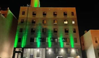 Exterior of King Hotel Brooklyn and parking area,