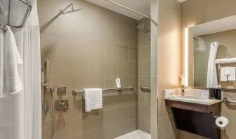Private guest bathroom with combined shower and tub at Comfort Inn Prospect Park-Brooklyn.