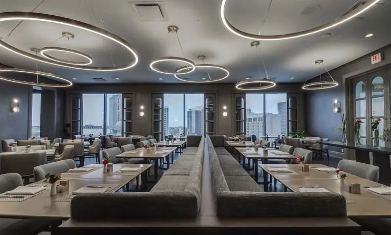 Dining area perfect for coworking at The Westin New Orleans.