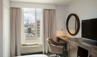 Day use room' workspace at Hampton Inn Manhattan Chelsea.
