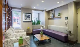 Lounge seating at Hampton Inn Manhattan Chelsea.