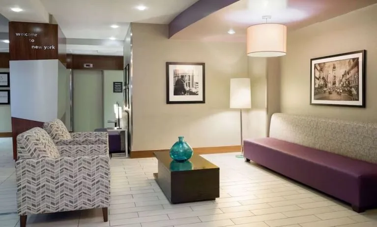 Lounge seating at Hampton Inn Manhattan - Madison Square Garden.