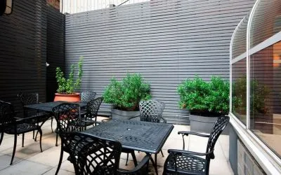 Outdoor seating at Hampton Inn Manhattan - Madison Square Garden.