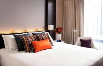King bed at Courtyard By Marriott New York Manhattan/Central Park.