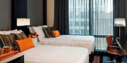 Day use twin room with work desk and private bathroom at Courtyard By Marriott New York Manhattan/Central Park.