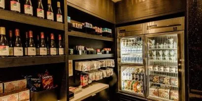 Convenience store at Courtyard By Marriott New York Manhattan/Central Park.