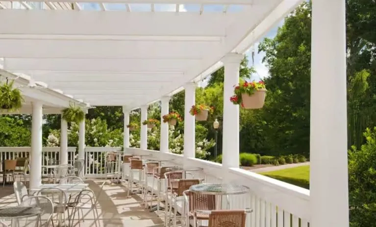 Alfresco dining in the patio of Embassy Suites By Hilton Charlotte-Concord-Golf Resort & Spa.
