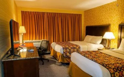 Day use twin room with work desk and private bathroom at Elmhurst Hotel.