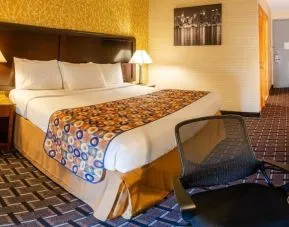 Standard day use room with work desk and private bathroom at Elmhurst Hotel.