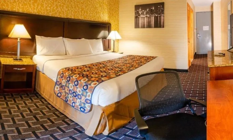 Standard day use room with work desk and private bathroom at Elmhurst Hotel.