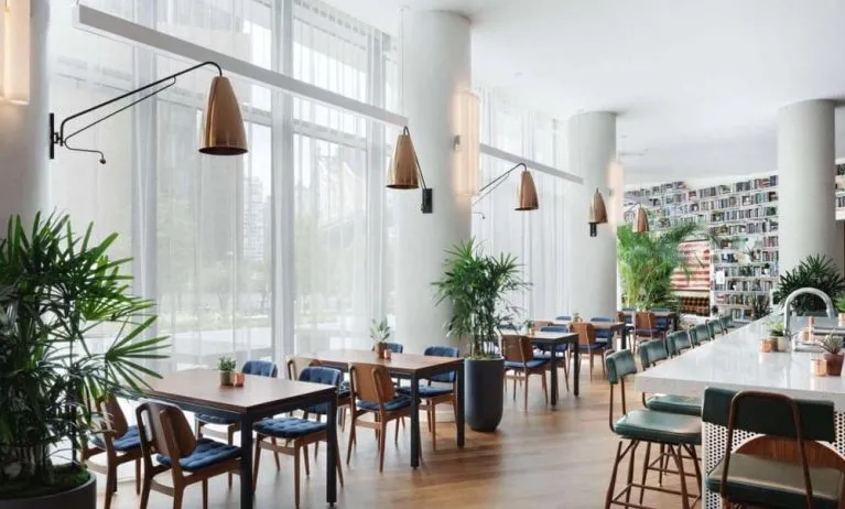 On-site restaurant with comfortable seating at Graduate New York.