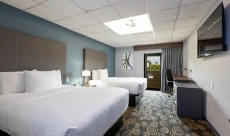 Day use twin room with work desk and private bathroom at Regency Miami Airport By Sonesta.