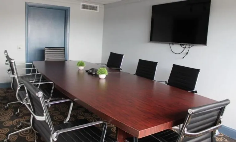 Professional meeting room at Regency Miami Airport By Sonesta.