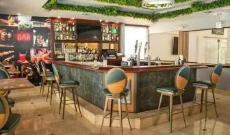 On-site bar at Regency Miami Airport By Sonesta.