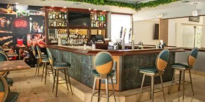 On-site bar at Regency Miami Airport By Sonesta.