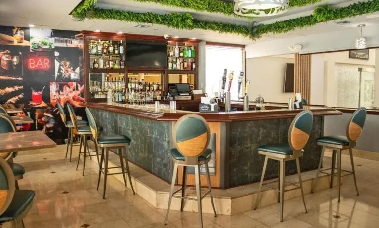 On-site bar at Regency Miami Airport By Sonesta.