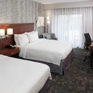 Day use twin room with large windows, work desk and private bathroom at Courtyard Miami Dolphin Mall.