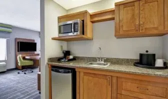 King room at Hampton Inn And Suites Guelph.