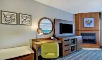 King room at Hampton Inn And Suites Guelph.