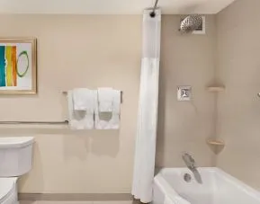 Private guest bathroo with combined shower and tub at Hilton Miami Airport Blue Lagoon.