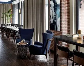 Dining area perfect for coworking at The Boxer Boston.
