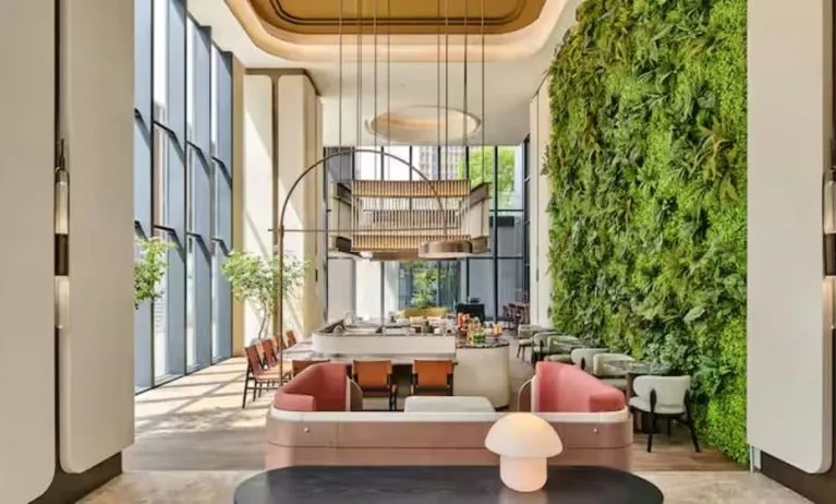 Lobby seating at Hilton Garden Inn Chongqing Yubei Central Park.