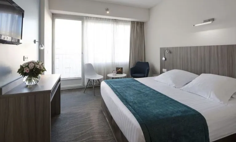 Day use room with natural light at Splendid Hotel & Spa Nice.