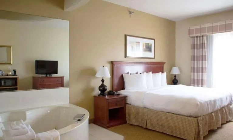 Romantic day use room at Country Inn & Suites By Radisson Mankato Hotel.