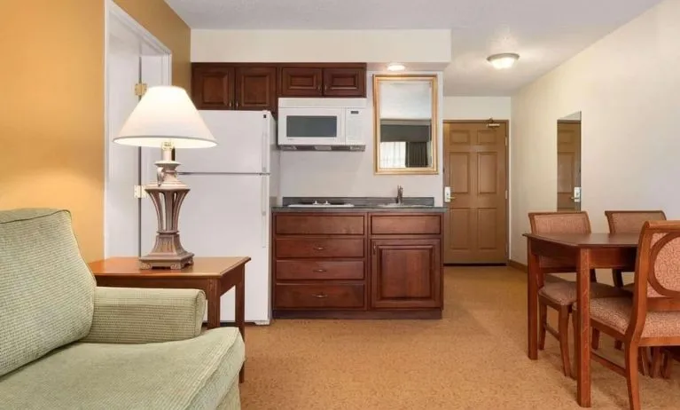 Romantic day use room at Country Inn & Suites By Radisson Mankato Hotel.