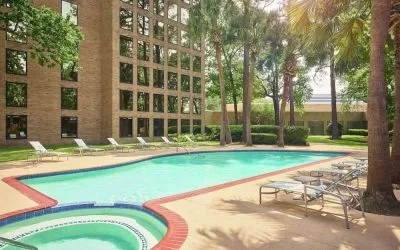 Outdoor pool at DoubleTree By Hilton Houston Intercontinental Airport.