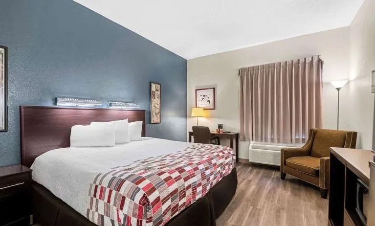 Delux king room with work desk at Suburban Studios Orlando - Ocoee/Winter Garden.