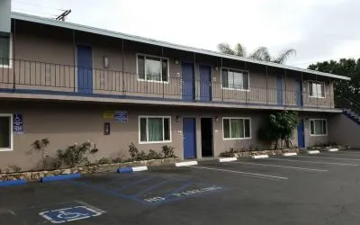 Parking available at Del Aire Inn.