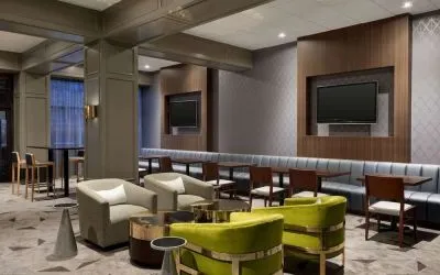 Lounge at Hilton Chicago/Oak Brook Suites.
