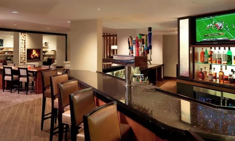 Hotel bar at Atlanta Marriott Northwest At Galleria.