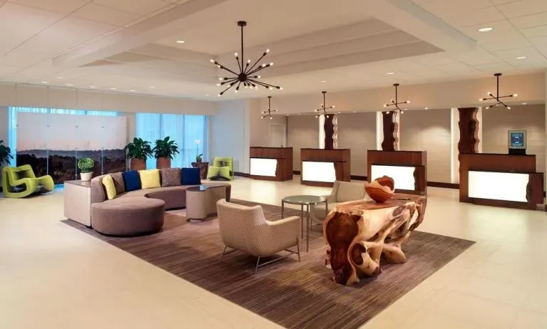 Lobby and coworking lounge at Atlanta Marriott Northwest At Galleria.