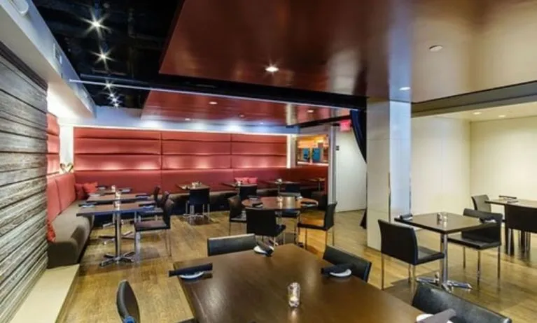 Dining area perfect for coworking at Arc The Hotel Ottawa.