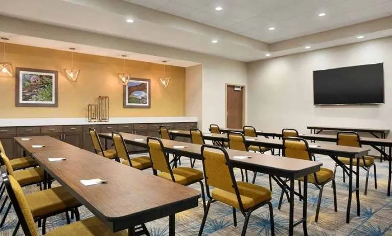 Professional meeting and conference room at Hampton Inn By Hilton, Salt Lake City Cottonwood.