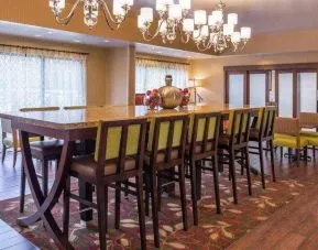 Elegant seating area suitable as workspace at the Hampton Inn Columbia Northeast-Fort Jackson Area, SC.