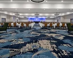 Large conference room ideal for conferences and business meetings at DoubleTree by Hilton Hotel Bakersfield.