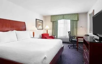 spacious king room with work area and lounge at Hilton Garden Inn Rockville-Gaithersburg.