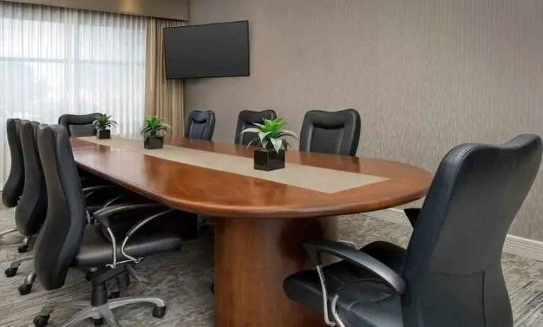 Meeting room with window and TV screen at the Hilton Garden Inn Dallas/Duncanville.