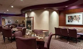 Breakfast area perfect for coworking at the DoubleTree Suites by Hilton Cincinnati-Blue Ash.