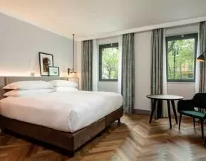 Bright king guestroom with working station at the DoubleTree by Hilton Rome Monti.