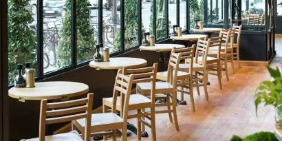Seating area perfect for co-working at the Hilton Paris Opera.