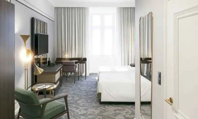 Working station in a twin room at the Hotel Saski Krakow Curio Collection by Hilton.