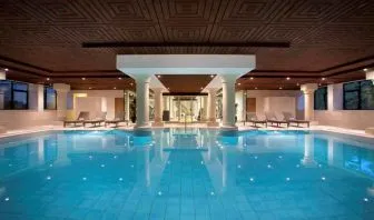Relaxing indoor pool at the DoubleTree by Hilton Royal Parc Soestduinen.