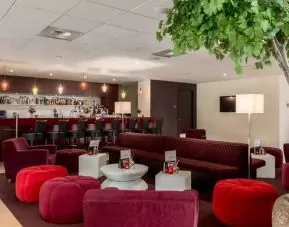 Comfortable lobby workspace at the Hilton Garden Inn Leiden.