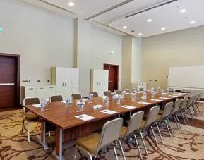 professional meeting room at Hilton Garden Inn Mardin.